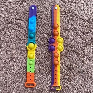I’m selling to pop it bracelets both rainbow